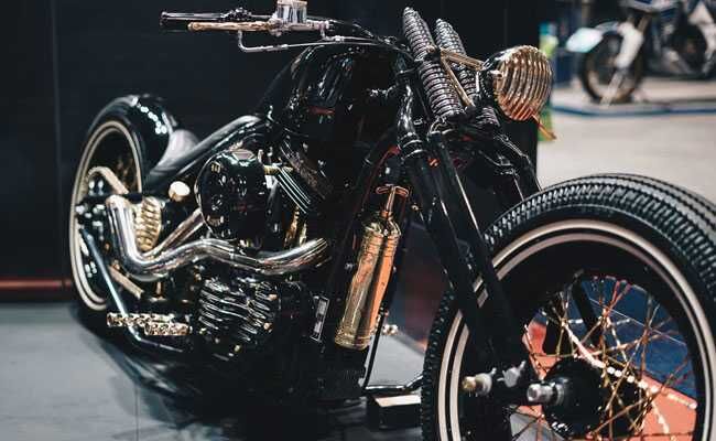 കാമുകിമാരൊത്ത് കറങ്ങാന്‍  ബൈക്ക് മോഷണം പതിവാക്കിയ  രണ്ടു പേര്‍ അറസ്റ്റില്‍