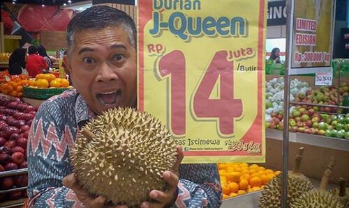 ഒരു പഴം തിന്നാലോ...?; വില 71460 ഇന്ത്യന്‍ രൂപ...!