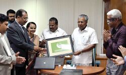 കേരളത്തിന്റെ ലാപ്ടോപ് വിപണിയിലേക്ക്; ലോഗോ പ്രകാശനം മുഖ്യമന്ത്രി നിര്വഹിച്ചു കേരളത്തിന്റെ ലാപ്ടോപ് വിപണിയിലേക്ക്; ലോഗോ പ്രകാശനം മുഖ്യമന്ത്രി നിര്വഹിച്ചു