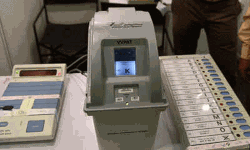 വിവിപാറ്റ് എണ്ണണമെന്ന ഹരജി; പ്രതിപക്ഷ കക്ഷികള്‍ക്ക് സുപ്രിം കോടതി നോട്ടീസ്