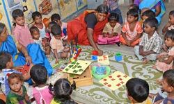 അങ്കണവാടി കുട്ടികള്ക്ക് മെഡിസിന് കിറ്റ്: 4.96 കോടിയുടെ ഭരണാനുമതി അങ്കണവാടി കുട്ടികള്ക്ക് മെഡിസിന് കിറ്റ്: 4.96 കോടിയുടെ ഭരണാനുമതി