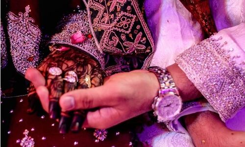 മൂന്നാം വിവാഹത്തിനുള്ള യാത്രമധ്യേ  മുന്‍ ഭാര്യമാരുടെ പരാതിയില്‍ യുവാവ് അറസ്റ്റില്‍;  പകരം പോയ സഹോദരനെ വധുവിന്റെ  ബന്ധുക്കള്‍ ബന്ദിയാക്കി