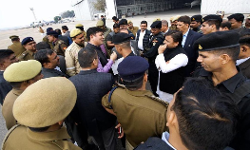 അഖിലേഷിനെ തടഞ്ഞ സംഭവം; ബിജെപിക്കെതിരേ പ്രതിപക്ഷ നേതാക്കള്‍