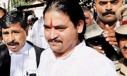 ജാമ്യത്തിലിറങ്ങിയ ഉടന് വ്യവസ്ഥകള് ലംഘിച്ച് ഹിന്ദുത്വ നേതാവ്; കാണികളായി പോലിസ് ജാമ്യത്തിലിറങ്ങിയ ഉടന് വ്യവസ്ഥകള് ലംഘിച്ച് ഹിന്ദുത്വ നേതാവ്; കാണികളായി പോലിസ്