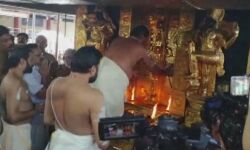 കുംഭമാസ പൂജകള്‍ക്കായി ശബരിമല നടതുറന്നു