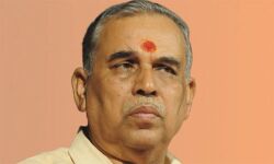 അയപ്പവിശ്വാസികള്‍ ബിജെപിക്ക് വോട്ട് ചെയ്യുമെന്ന് കരുതുന്ന നേതാക്കള്‍ വിഡ്ഢികളുടെ സ്വര്‍ഗത്തില്‍: പി പി മുകുന്ദന്‍