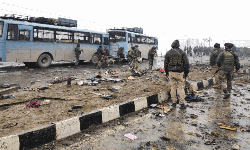 യുപി: പുല്വാമ ആക്രമണത്തില് കേന്ദ്ര സര്ക്കാറിനെ വിമര്ശിച്ച അധ്യാപകര്ക്ക് സസ്പെന്ഷന് യുപി: പുല്വാമ ആക്രമണത്തില് കേന്ദ്ര സര്ക്കാറിനെ വിമര്ശിച്ച അധ്യാപകര്ക്ക് സസ്പെന്ഷന്