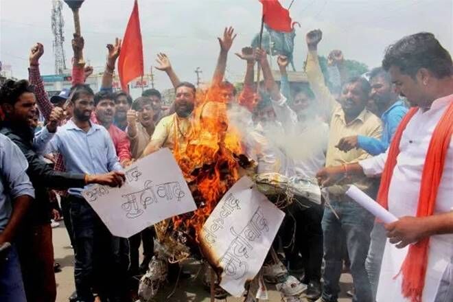 കശ്മീര് വിരുദ്ധ സംഘര്ഷം വ്യാപിക്കുന്നു; ജമ്മുവിന് പിന്നാലെ ഡെറാഡൂണിലും ആക്രമണം; ഭയന്ന് വിറച്ച് മുസ്ലിം വിദ്യാര്ഥികള് കശ്മീര് വിരുദ്ധ സംഘര്ഷം വ്യാപിക്കുന്നു; ജമ്മുവിന് പിന്നാലെ ഡെറാഡൂണിലും ആക്രമണം; ഭയന്ന് വിറച്ച് മുസ്ലിം വിദ്യാര്ഥികള്