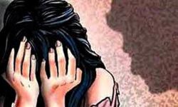 യുവതിയെ ഫ്‌ളാറ്റില്‍ തടവില്‍ വെച്ച് പീഡിപ്പിച്ച കേസ് :പ്രതി മാര്‍ട്ടിനെ സഹായിച്ച മൂന്നു പേര്‍ പിടിയില്‍;ഒരു പെണ്‍കുട്ടി കൂടി പോലിസില്‍ പരാതി നല്‍കി