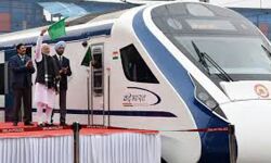 നരേന്ദ്ര മോദി ഉദ്ഘാടനം ചെയ്ത ട്രെയിനായ വന്ദേഭാരത് എക്സ്പ്രസ് രണ്ടാം ദിനം പണിമുടക്കി