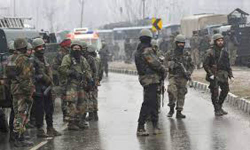 പുല്വാമയില് വീണ്ടും ഏറ്റുമുട്ടല്; നാല് സൈനികര് കൊല്ലപ്പെട്ടു പുല്വാമയില് വീണ്ടും ഏറ്റുമുട്ടല്; നാല് സൈനികര് കൊല്ലപ്പെട്ടു