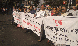 യുദ്ധവിരുദ്ധ റാലിക്കു നേരെ ഹിന്ദുത്വരുടെ ആക്രമണം