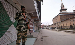 ഭക്ഷണവും മരുന്നും ശേഖരിക്കാന്‍ ഔദ്യോഗിക ഉത്തരവ്; ചകിതരായി കശ്മീരികള്‍