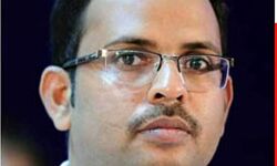 തലശ്ശേരി റെയില്‍വെ എസ്‌കലേറ്റര്‍  പ്രവര്‍ത്തിക്കാത്തത് മുല്ലപ്പള്ളിയുടെ   അനാസ്ഥമൂലം: മുസ്തഫ കൊമ്മേരി