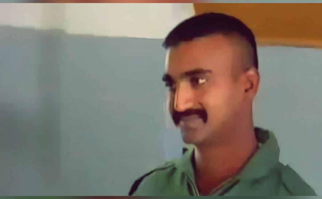 വ്യോമസേനാ വൈമാനികനെ ഇന്ന് പാകിസ്ഥാന് ഇന്ത്യക്ക് കൈമാറും; ചരിത്രമുഹൂര്ത്തത്തിലേക്ക് കണ്ണുനട്ട് രാജ്യം വ്യോമസേനാ വൈമാനികനെ ഇന്ന് പാകിസ്ഥാന് ഇന്ത്യക്ക് കൈമാറും; ചരിത്രമുഹൂര്ത്തത്തിലേക്ക് കണ്ണുനട്ട് രാജ്യം