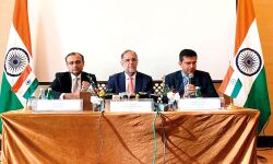 കശ്മീര് നിലപാടില് മാറ്റമില്ലെന്ന് ഇന്ത്യ കശ്മീര് നിലപാടില് മാറ്റമില്ലെന്ന് ഇന്ത്യ