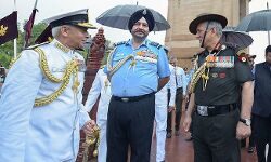 വ്യോമ-നാവിക സേനാ മേധാവികള്ക്ക് ഇനി ഇസഡ് പ്ലസ് കാറ്റഗറി സുരക്ഷ വ്യോമ-നാവിക സേനാ മേധാവികള്ക്ക് ഇനി ഇസഡ് പ്ലസ് കാറ്റഗറി സുരക്ഷ