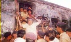 മോദിയെക്കുറിച്ച് ഡോക്യുമെന്ററി: ഗോധ്ര സംഭവം റീഷൂട്ട് ചെയ്യാന് ട്രെയിന് കോച്ച് കത്തിച്ചില്ലെന്ന് മാറ്റിപ്പറഞ്ഞു റെയില്വേ മോദിയെക്കുറിച്ച് ഡോക്യുമെന്ററി: ഗോധ്ര സംഭവം റീഷൂട്ട് ചെയ്യാന് ട്രെയിന് കോച്ച് കത്തിച്ചില്ലെന്ന് മാറ്റിപ്പറഞ്ഞു റെയില്വേ