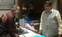 പുല്വാമ: സൈനികരുടെ കുടുംബത്തിന് കോടികള് വാഗ്ദാനം ചെയ്ത് മുസ്ലിം വ്യവസായി പുല്വാമ: സൈനികരുടെ കുടുംബത്തിന് കോടികള് വാഗ്ദാനം ചെയ്ത് മുസ്ലിം വ്യവസായി