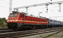 ആന്ധ്രപ്രദേശ്: ഓടിക്കൊണ്ടിരിക്കുന്ന ട്രെയിനില്‍ തീപിടുത്തം