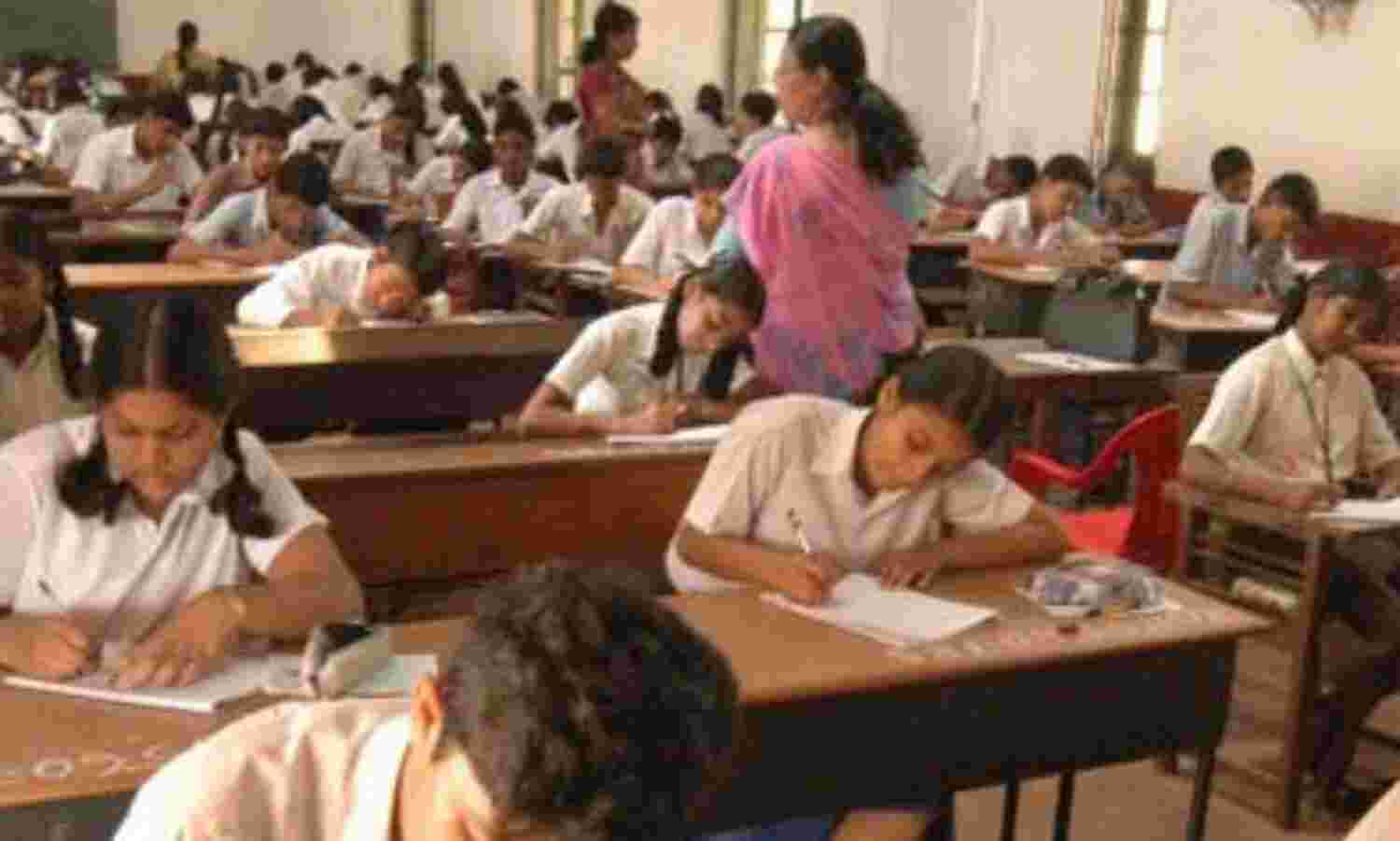 സ്കൂള് അധ്യാപകര് പ്ലസ്ടൂ പരീക്ഷാജോലിക്ക്; പ്രൈമറി, ഹൈസ്കൂള് വാര്ഷിക പരീക്ഷകള് താളംതെറ്റുന്നു സ്കൂള് അധ്യാപകര് പ്ലസ്ടൂ പരീക്ഷാജോലിക്ക്; പ്രൈമറി, ഹൈസ്കൂള് വാര്ഷിക പരീക്ഷകള് താളംതെറ്റുന്നു