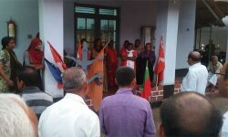 വരന്തരപ്പള്ളി തോട്ടം എസ്‌റ്റേറ്റ് ഓഫിസ് തൊഴിലാളികള്‍ ഉപരോധിച്ചു