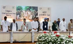 കോണ്‍ഗ്രസ് പ്രവര്‍ത്തക സമിതി യോഗം അഹമ്മദാബാദില്‍ തുടങ്ങി