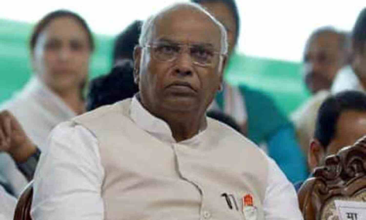 ലോക്പാല് സമിതിയിലെ പ്രത്യേക ക്ഷണിതാവാകാനുള്ള ക്ഷണം നിരസിച്ച് മല്ലികാര്ജുന് ഖാര്ഗെ ലോക്പാല് സമിതിയിലെ പ്രത്യേക ക്ഷണിതാവാകാനുള്ള ക്ഷണം നിരസിച്ച് മല്ലികാര്ജുന് ഖാര്ഗെ