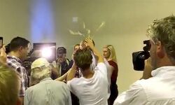 ന്യൂസിലന്റ് ആക്രമണത്തില്‍ വംശീയ പരാമര്‍ശം:  ആസ്‌ത്രേലിയന്‍ സെനറ്റര്‍ക്ക് മുട്ടയേറ്