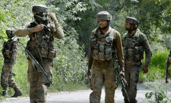 പുല്വാമയില് സിആര്പിഎഫ് ക്യാംപിന് നേര്ക്കു ആക്രമണം പുല്വാമയില് സിആര്പിഎഫ് ക്യാംപിന് നേര്ക്കു ആക്രമണം