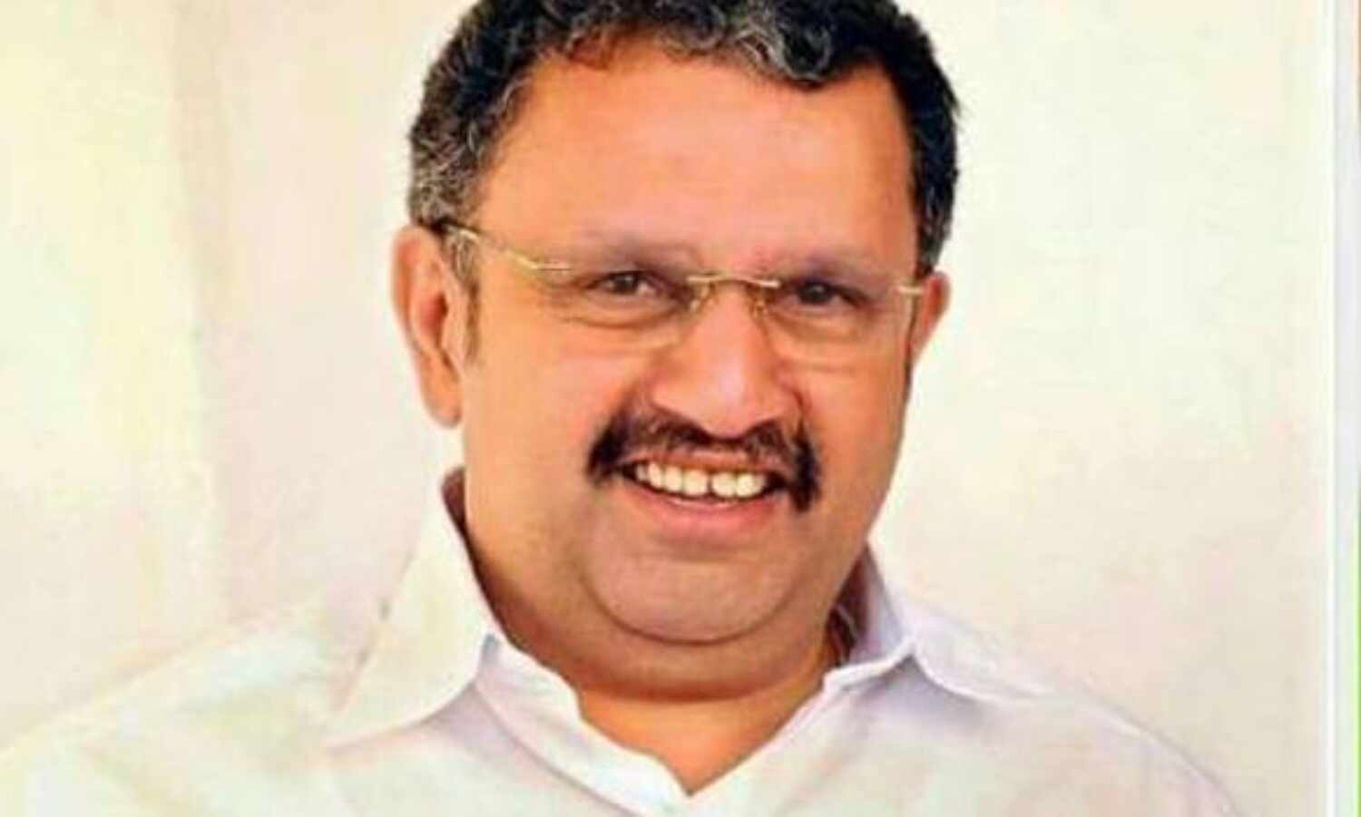 സ്വര്ണക്കടത്ത്: സ്വന്തം മൂക്കിനു താഴെ നടന്ന വഴിവിട്ട നടപടി അറിയാത്ത മുഖ്യമന്ത്രി പിണറായി വിജയന് സ്ഥാനത്ത് തുടരാന് അര്ഹനല്ല: കെ മുരളീധരന് എം പി സ്വര്ണക്കടത്ത്: സ്വന്തം മൂക്കിനു താഴെ നടന്ന വഴിവിട്ട നടപടി അറിയാത്ത മുഖ്യമന്ത്രി പിണറായി വിജയന് സ്ഥാനത്ത് തുടരാന് അര്ഹനല്ല: കെ മുരളീധരന് എം പി