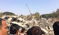 เดเดฐเตโเดฃเดพเดเด: เดเตเดเตเดเดฟเดเด เดคเดเดฐเตโเดจเตเดจเต เดฐเดฃเตเดเต เดฎเดฐเดฃเด เดเดฐเตโเดฃเดพเดเด: เดเตเดเตเดเดฟเดเด เดคเดเดฐเตโเดจเตเดจเต เดฐเดฃเตเดเต เดฎเดฐเดฃเด