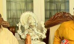 വെള്ളാപ്പള്ളിയുമായി ഇന്നസെന്റ് കൂടിക്കാഴ്ച നടത്തി വെള്ളാപ്പള്ളിയുമായി ഇന്നസെന്റ് കൂടിക്കാഴ്ച നടത്തി