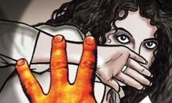 ഓച്ചിറയില് നിന്നും പെണ്കുട്ടിയെ തട്ടിക്കൊണ്ടുപോയ നാലുപേര്ക്കെതിരേ പോക്സോ കേസെടുത്തു ഓച്ചിറയില് നിന്നും പെണ്കുട്ടിയെ തട്ടിക്കൊണ്ടുപോയ നാലുപേര്ക്കെതിരേ പോക്സോ കേസെടുത്തു