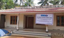 കര്‍ഷകന്റെ വീട് ജപ്തി ചെയ്ത ബാങ്ക് ജപ്തി ചെയ്ത് കര്‍ഷകരുടെ വേറിട്ട പ്രതിഷേധം