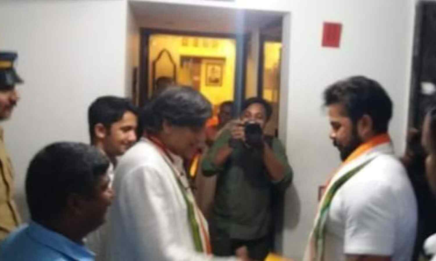 ഇനി ബിജെപി ബന്ധവുമുണ്ടാവില്ല; ശശി തരൂരിനോട് ശ്രീശാന്ത് ഇനി ബിജെപി ബന്ധവുമുണ്ടാവില്ല; ശശി തരൂരിനോട് ശ്രീശാന്ത്