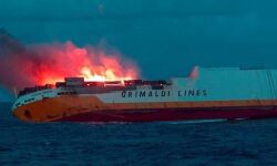 2000 ആഡംബര കാറുകള്‍ കയറ്റിയ കപ്പല്‍ അറ്റ്‌ലാന്റിക്കില്‍ മുങ്ങി