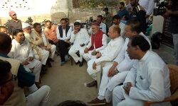 ഹരിയാനയില് ഹിന്ദുത്വ ആക്രമണത്തിനിരയായ മുസ്ലിം കുടുംബത്തെ എസ്ഡിപിഐ നേതാക്കള് സന്ദര്ശിച്ചു ഹരിയാനയില് ഹിന്ദുത്വ ആക്രമണത്തിനിരയായ മുസ്ലിം കുടുംബത്തെ എസ്ഡിപിഐ നേതാക്കള് സന്ദര്ശിച്ചു