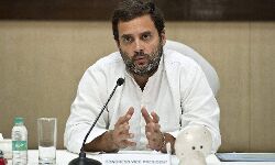 അമേത്തിയില്‍ രാഹുലിന് വിമത ഭീഷണി: മുസ്‌ലിം വോട്ടുകള്‍ സമാഹരിക്കാനൊരുങ്ങി കോണ്‍ഗ്രസ് നേതാവിന്റെ മകന്‍