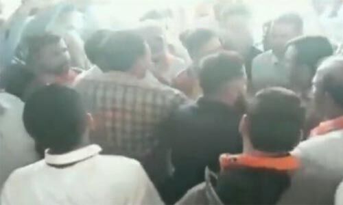 സിറ്റിങ് എംപിക്ക് സീറ്റ് നല്കിയതിനെതിരേ രാജസ്ഥാനില് ബിജെപി യോഗത്തില് തമ്മിലടി സിറ്റിങ് എംപിക്ക് സീറ്റ് നല്കിയതിനെതിരേ രാജസ്ഥാനില് ബിജെപി യോഗത്തില് തമ്മിലടി