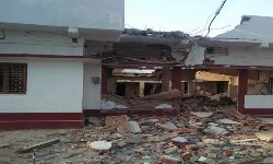 മുന് എംഎല്സിയുടെ വീട് മാവോവാദികള് സ്ഫോടനത്തിലൂടെ തകര്ത്തു മുന് എംഎല്സിയുടെ വീട് മാവോവാദികള് സ്ഫോടനത്തിലൂടെ തകര്ത്തു