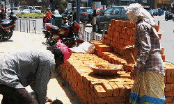 സൂര്യതപം: കോഴിക്കോട് ജില്ലയില് തൊഴില് സമയത്തില് കര്ശന നിയന്ത്രണം സൂര്യതപം: കോഴിക്കോട് ജില്ലയില് തൊഴില് സമയത്തില് കര്ശന നിയന്ത്രണം