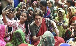 ലോകം കറങ്ങുന്ന മോദിക്ക് വാരണസിയിലെ  ഗ്രാമങ്ങള്‍ സന്ദര്‍ശിക്കാന്‍ സമയമില്ല:  പ്രധാനമന്ത്രിയെ കടന്നാക്രമിച്ച് പ്രിയങ്കാ ഗാന്ധി