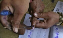 ലോക്‌സഭാ തിരഞ്ഞെടുപ്പ്: വെള്ളിയാഴ്ച പത്രിക സമര്‍പ്പിച്ചത് 15 പേര്‍