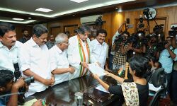 เดฒเตเดเตเดธเดญเดพ เดคเดฟเดฐเดเตเดเตเดเตเดชเตเดชเต: เดเดจเตเดจเต 32 เดชเตเตผ เดชเดคเตเดฐเดฟเด เดธเดฎเตผเดชเตเดชเดฟเดเตเดเต เดฒเตเดเตเดธเดญเดพ เดคเดฟเดฐเดเตเดเตเดเตเดชเตเดชเต: เดเดจเตเดจเต 32 เดชเตเตผ เดชเดคเตเดฐเดฟเด เดธเดฎเตผเดชเตเดชเดฟเดเตเดเต