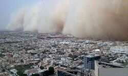 സൗദിയില്‍ ശക്തമായ പൊടിക്കാറ്റ്; കാലാവസ്ഥാ മാറ്റത്തിന്റെ സൂചന
