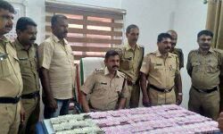 രേഖകളില്ലാതെ കാറില് കടത്താന് ശ്രമിച്ച 1.38 കോടി പിടികൂടി രേഖകളില്ലാതെ കാറില് കടത്താന് ശ്രമിച്ച 1.38 കോടി പിടികൂടി