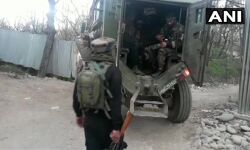 കശ്മീരില് രണ്ട് സായുധരെ സൈന്യം വധിച്ചു; കൊല്ലപ്പെട്ടവരില് എംടെക് വിദ്യാര്ഥിയും കശ്മീരില് രണ്ട് സായുധരെ സൈന്യം വധിച്ചു; കൊല്ലപ്പെട്ടവരില് എംടെക് വിദ്യാര്ഥിയും