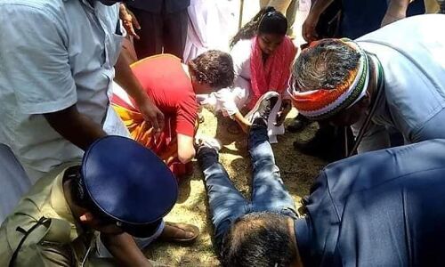 ചങ്ക് പറിച്ച് കാണിക്കുന്ന എല്ലാവരോടും ചെമ്പരത്തി പൂവാണോ എന്ന് ചോദിക്കരുതേ... ചങ്ക് പറിച്ച് കാണിക്കുന്ന എല്ലാവരോടും ചെമ്പരത്തി പൂവാണോ എന്ന് ചോദിക്കരുതേ...