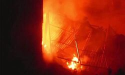 ഡല്‍ഹിയില്‍ പ്ലാസ്റ്റിക് ഫാക്ടറിയില്‍ വന്‍ അഗ്‌നിബാധ; തീയണയ്ക്കാന്‍ ശ്രമം തുടരുന്നു